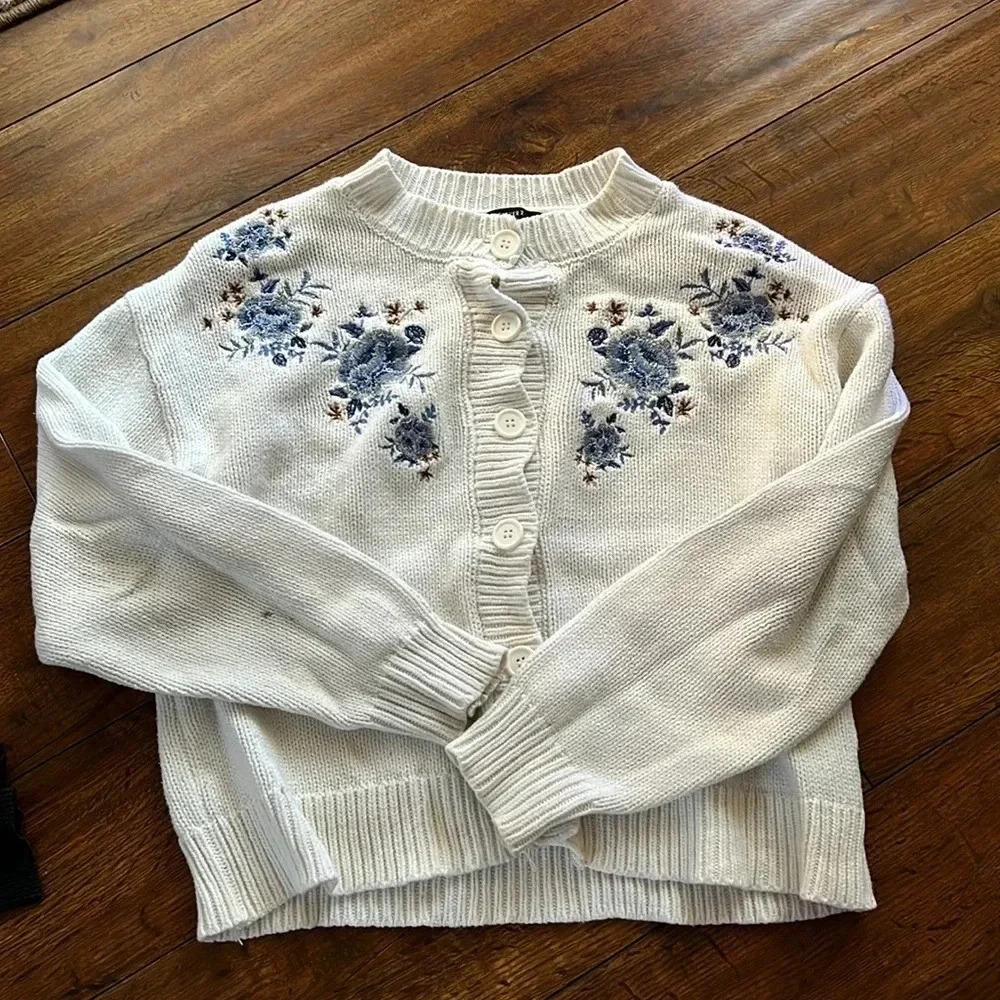 5 Sweaters Bundle - image 6